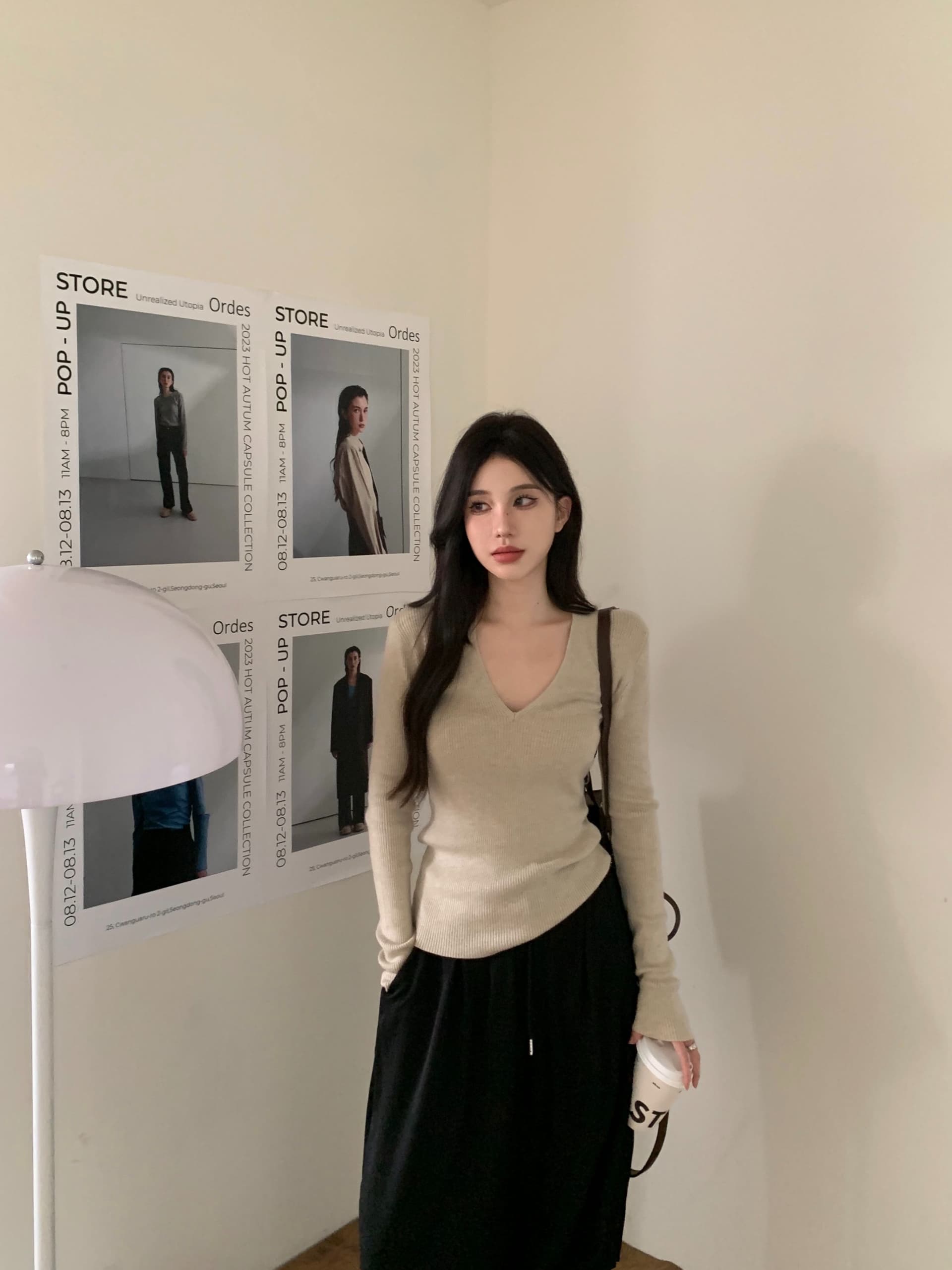 단색 긴팔 니트 기본 셔츠 여성 가을 새로운 V넥 풀오버 다용도 몸매 가꾸기 인사이드 잡아라. 의류 상세 이미지 4