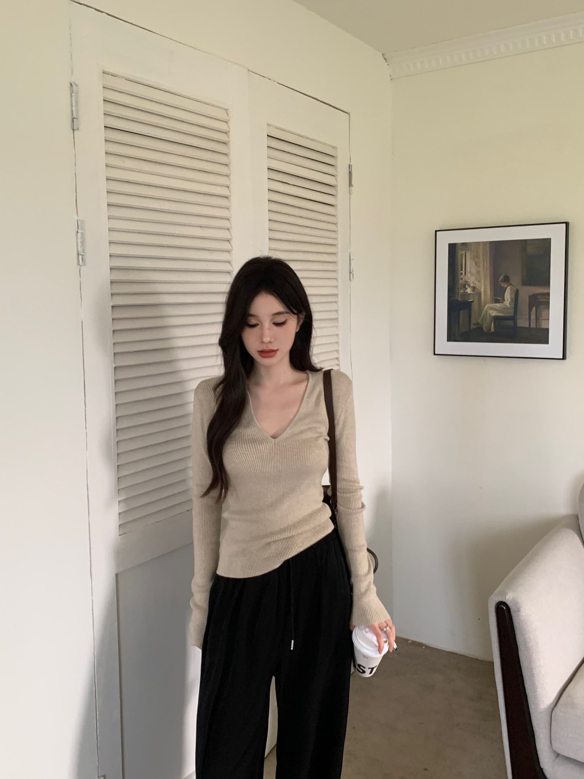 단색 긴팔 니트 기본 셔츠 여성 가을 새로운 V넥 풀오버 다용도 몸매 가꾸기 인사이드 잡아라. 의류 상세 이미지 5