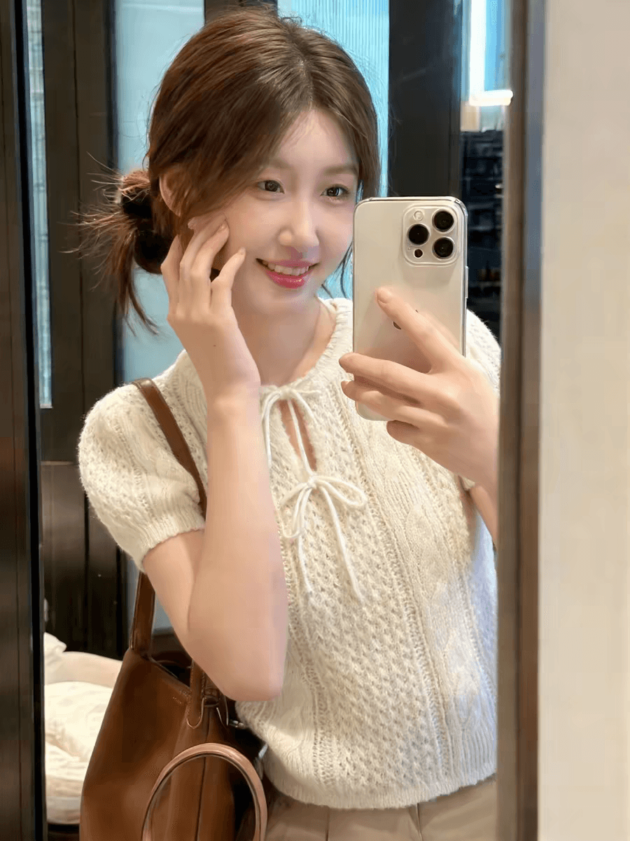 우유 화이트 나비 넥타이 질감 센스 반팔 티셔츠 여성 2026 여름 부드러운 바람 달콤함 분위기 센스 맨위
