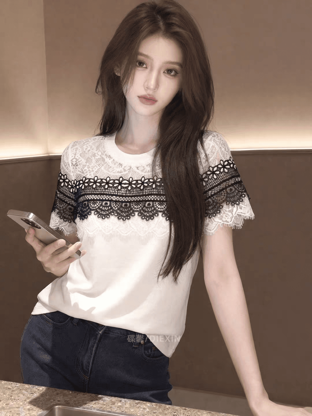 2026 여름 새로운 고급 디자인 센스 레이스 조각 반팔 티셔츠 여성 화이트 다용도 외국 가스 세련된 맨위 이미지 2