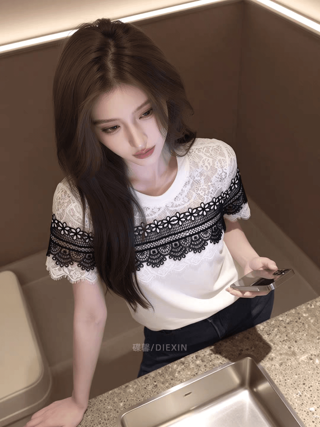 2026 여름 새로운 고급 디자인 센스 레이스 조각 반팔 티셔츠 여성 화이트 다용도 외국 가스 세련된 맨위 상세 이미지 5