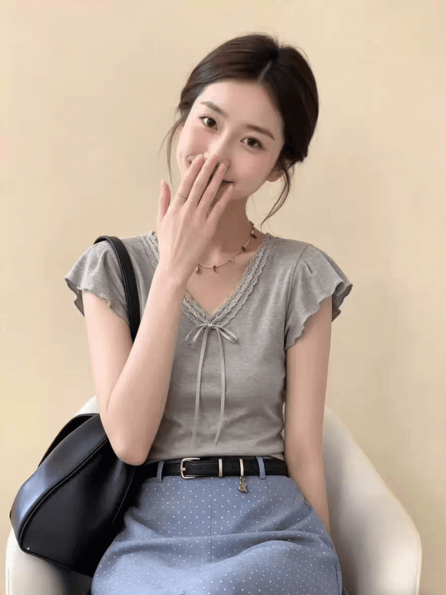 패션 레이스 V넥 나비 매듭 작은 날다 소매 티셔츠 여성 여름 회색 몸매 가꾸기 슬림해 보이는 아름다운 슈퍼 잘 생긴 레이스업 맨위 상세 이미지 2