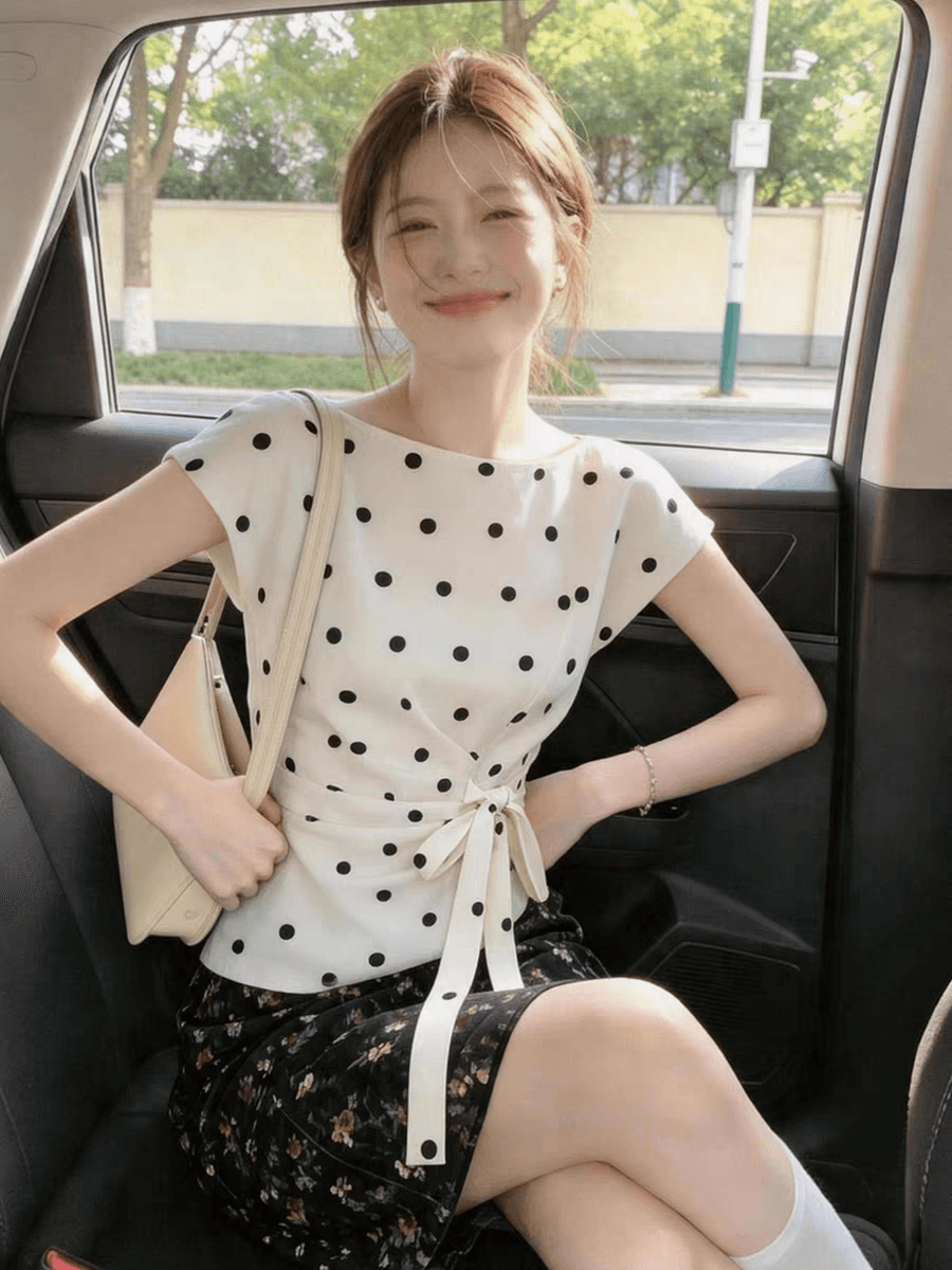 오프숄더 도트 무늬 반팔 티셔츠 여성 여름 착용 가져 가라. 스트랩 셔츠 몸매 가꾸기 슬림해 보이는 캐주얼 한 부서 아름다운 맨위 상세 이미지 1
