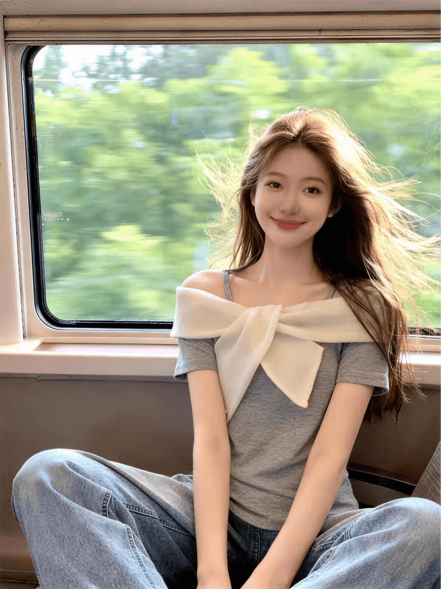 여름 달콤한 핫걸 디자인 센스 흑인과 백인 배색 오프숄더 티셔츠 여성 다용도 Chic 품격 패치워크 맨위