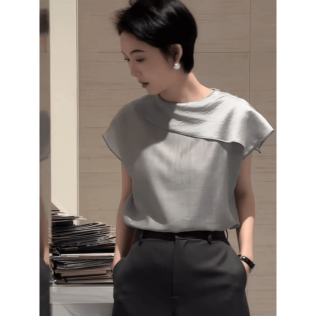 프랑스식 고급 센스 비대칭 칼라 반팔 여성 셔츠 2026 년 여름 슈퍼 잘 생긴 루즈핏 외국 가스 슬림해 보이는 셔츠 이미지 5