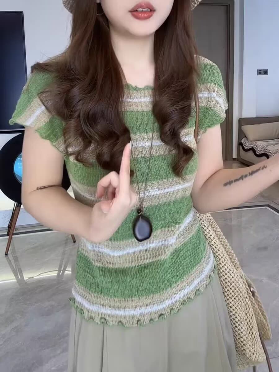 녹색 스트라이프 프릴 반팔 니트 스웨터 여성 여름 2026 년 새로운 한 부서 연령 감소 품격 얇은 스타일 맨위 이미지 3