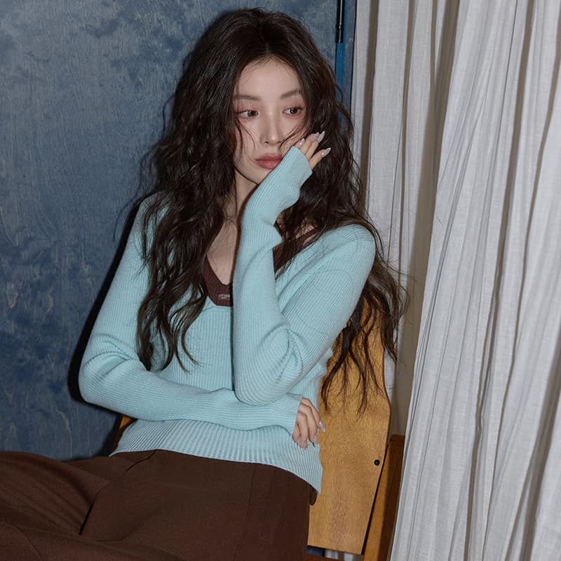 시끄러운 홈 한 부서 얇은 색상 V넥 쇼트 스타일 니트 스웨터 여성 2025 가을 품격 허리 수축 몸매 가꾸기 긴팔 맨위 상세 이미지 3