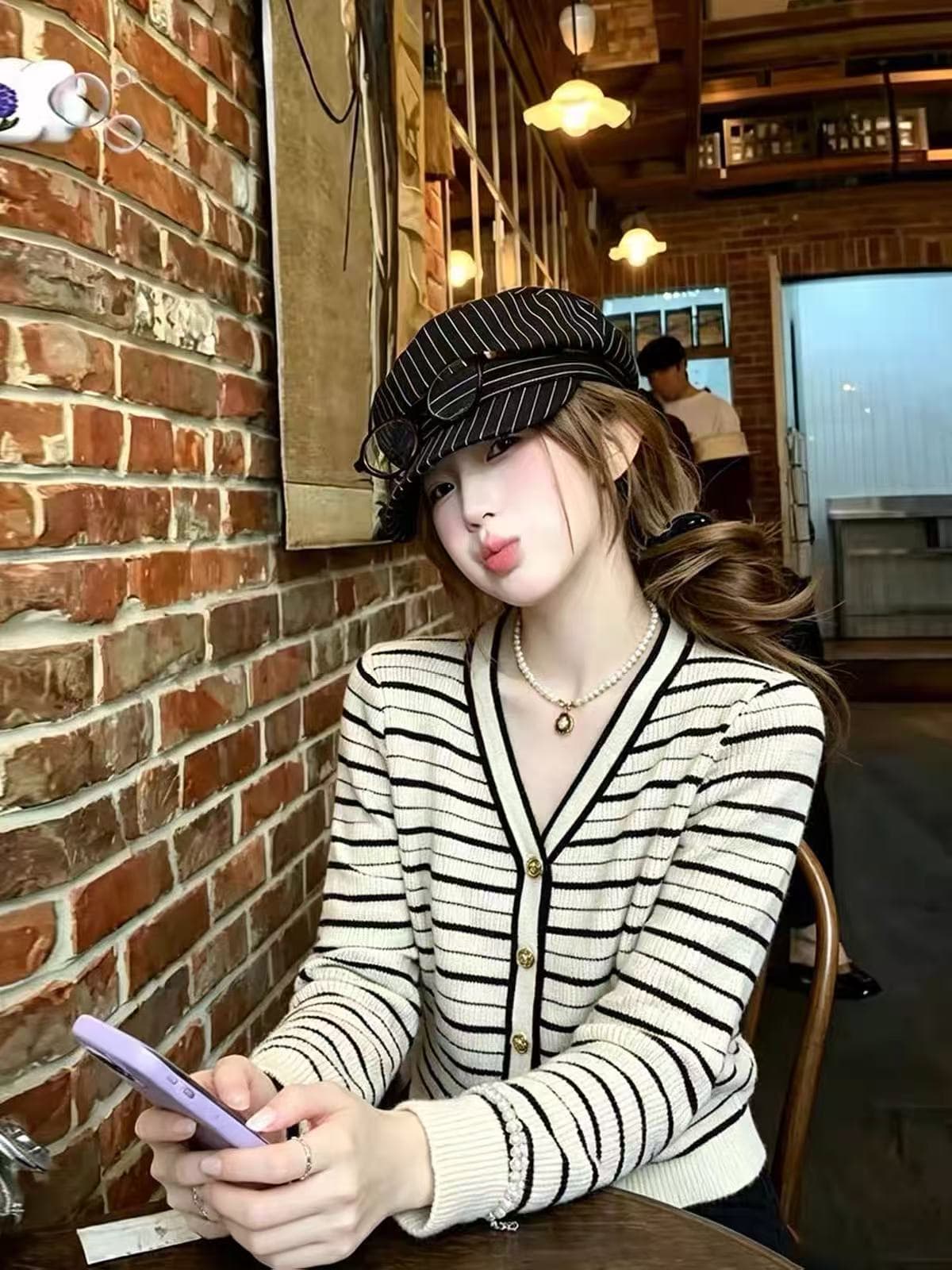 caicaii studio 레트로 부드러운 바람 스트라이프 V넥 니트 오픈 가디건 작은 샤넬 스타일 품격 슬림해 보이는 맨위 여성