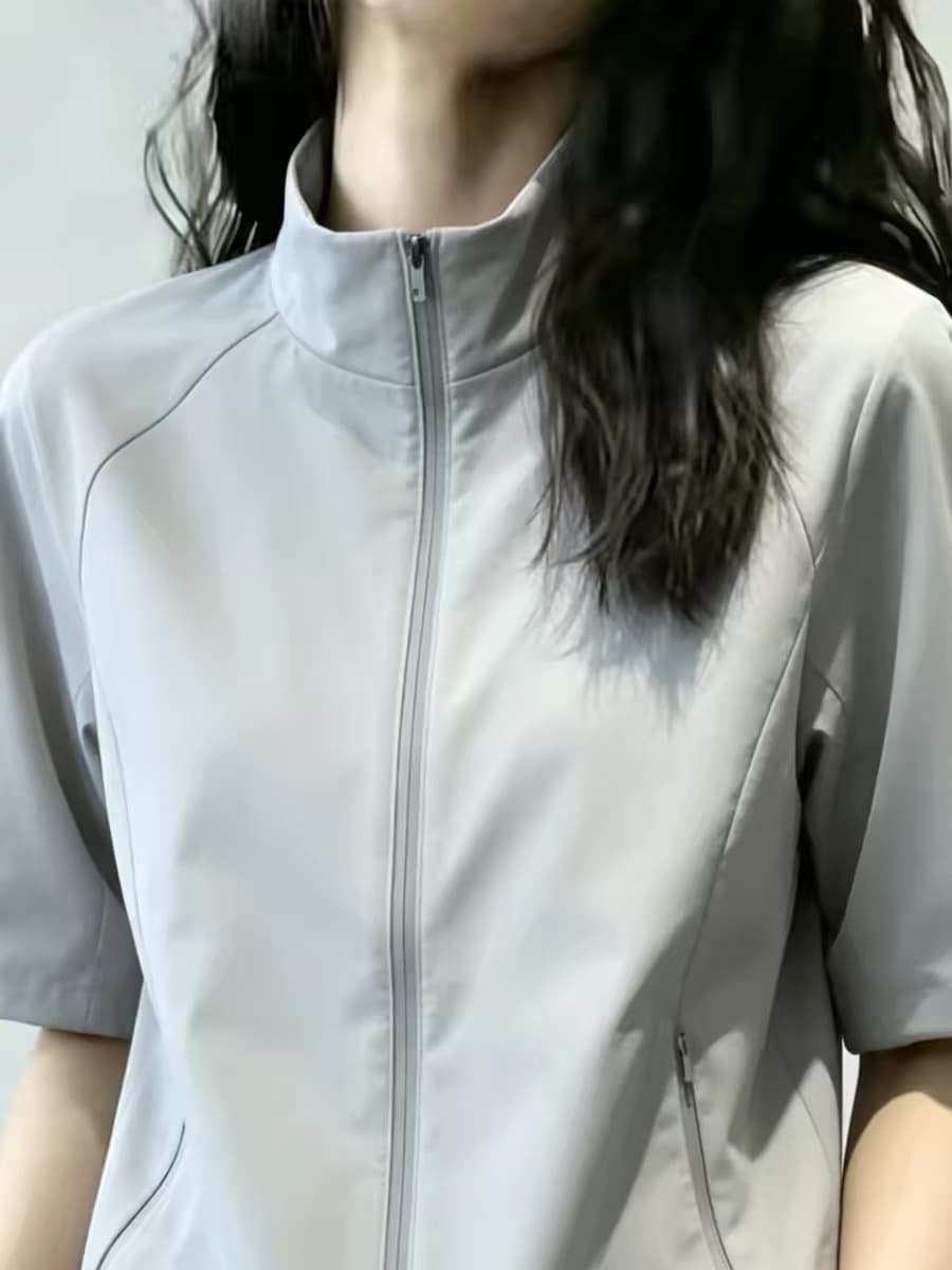 미니멀리즘 운동 바람 반팔 지퍼 맨위 여성 2026 여름 새로운 몸매 가꾸기 슬림해 보이는 다용도 자외선 차단 외투 트렌디 이미지 3