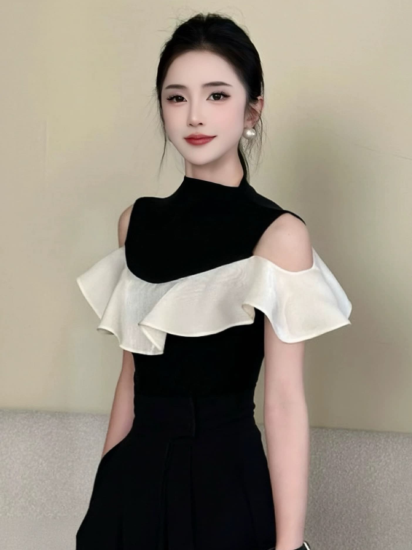 흑인과 백인 협주곡 라이 경기 서울 주간 실크 패치워크 색상 오프숄더 티셔츠 여성 이미지 3