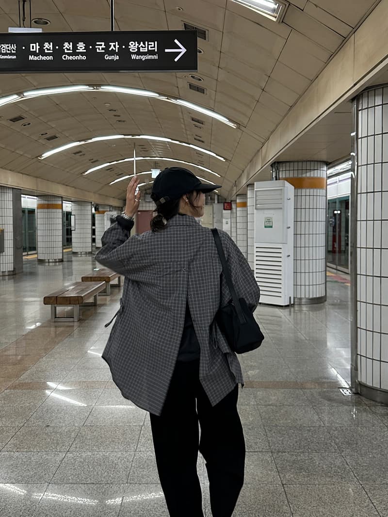 2026 이른 봄 새로운 한 바람 ins 느슨함 레트로 체크무늬 이후 트임 긴팔 느긋한 외출용 셔츠 여성 상세 이미지 1
