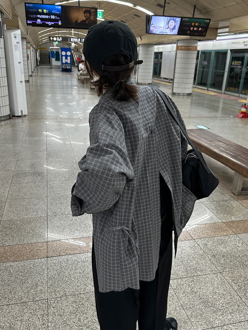 2026 이른 봄 새로운 한 바람 ins 느슨함 레트로 체크무늬 이후 트임 긴팔 느긋한 외출용 셔츠 여성 상세 이미지 2