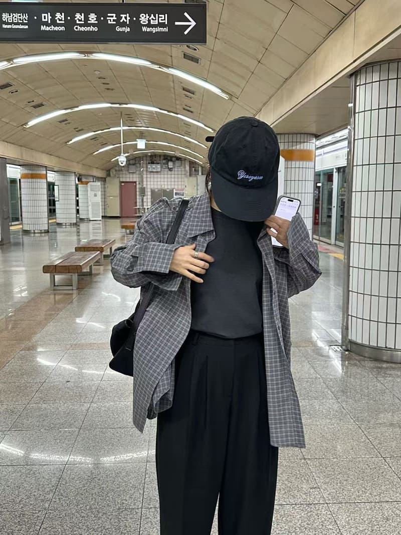 2026 이른 봄 새로운 한 바람 ins 느슨함 레트로 체크무늬 이후 트임 긴팔 느긋한 외출용 셔츠 여성 상세 이미지 6