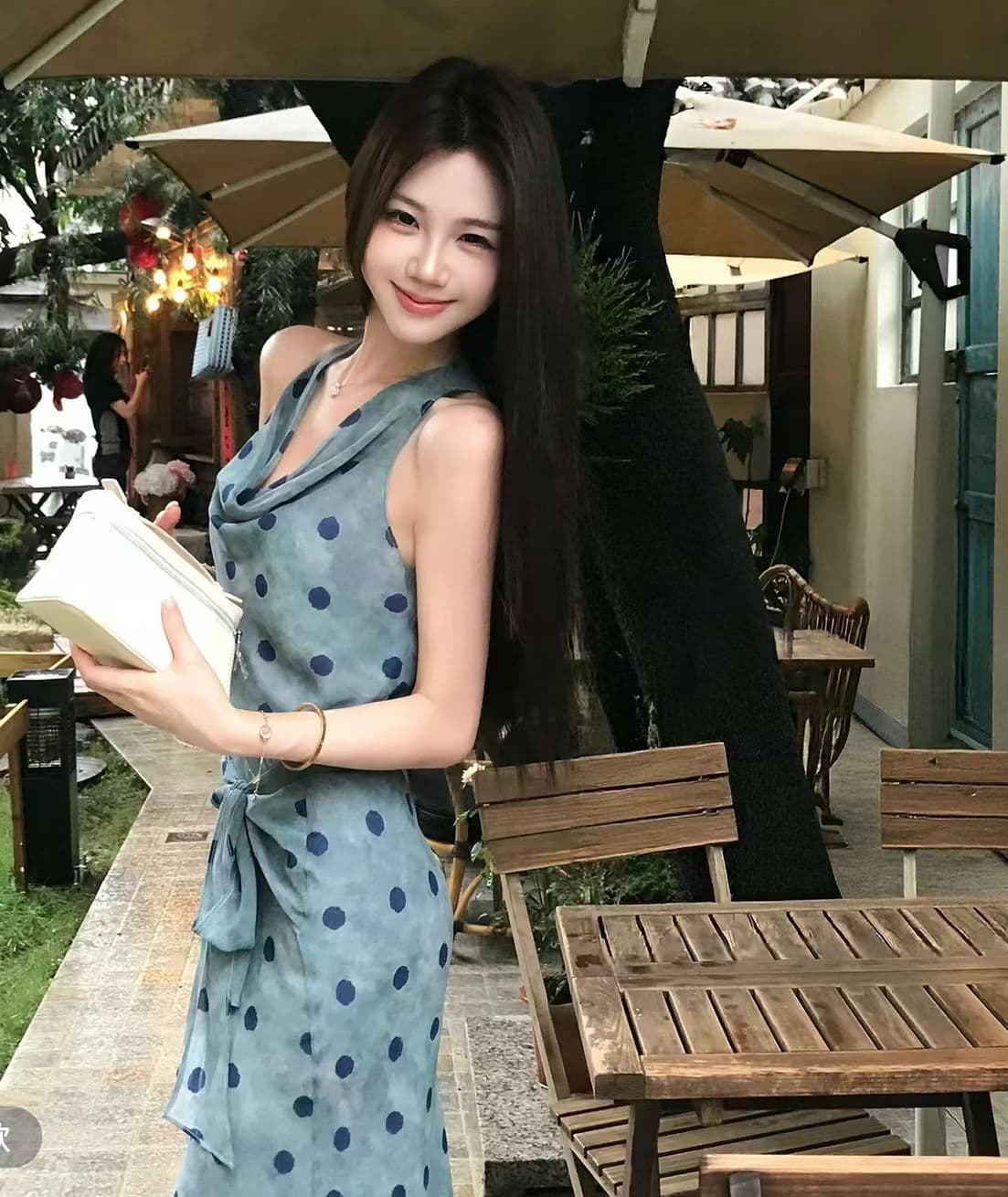 리 블루 웨이브 리플 그림자 프랑스식 V넥 도트 무늬 민소매 쉬폰 톱 도루 센스 슬림해 보이는 반 스커트 세트 이미지 4