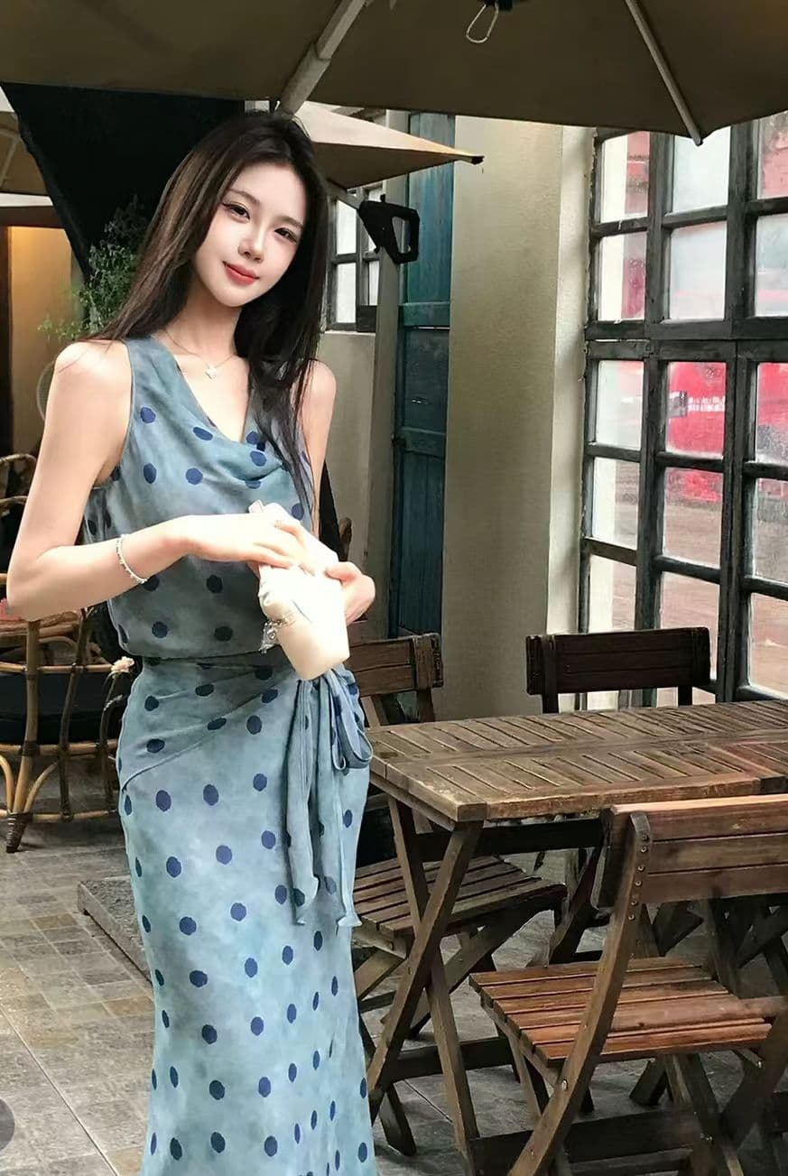 리 블루 웨이브 리플 그림자 프랑스식 V넥 도트 무늬 민소매 쉬폰 톱 도루 센스 슬림해 보이는 반 스커트 세트 상세 이미지 3
