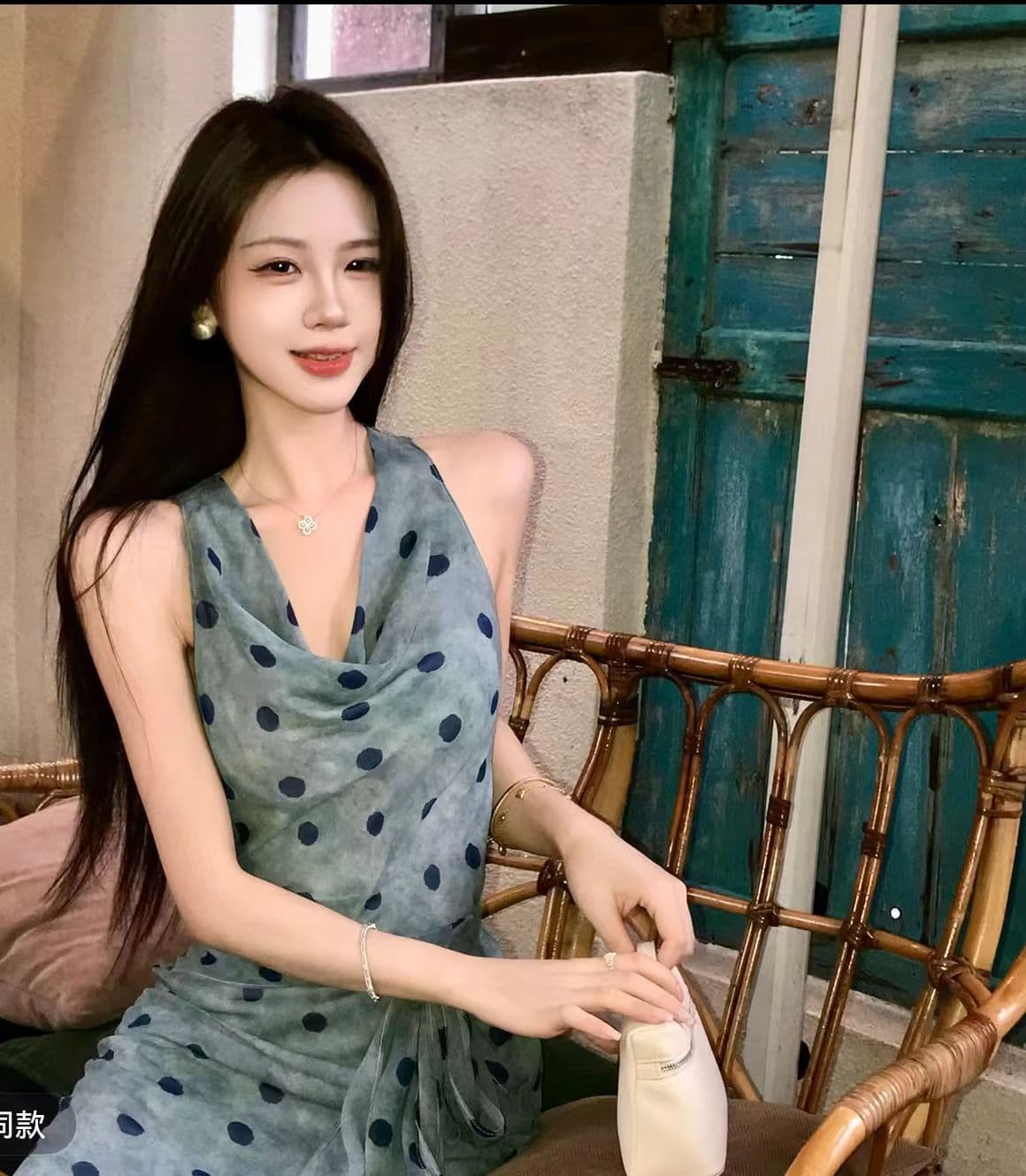 리 블루 웨이브 리플 그림자 프랑스식 V넥 도트 무늬 민소매 쉬폰 톱 도루 센스 슬림해 보이는 반 스커트 세트 상세 이미지 5