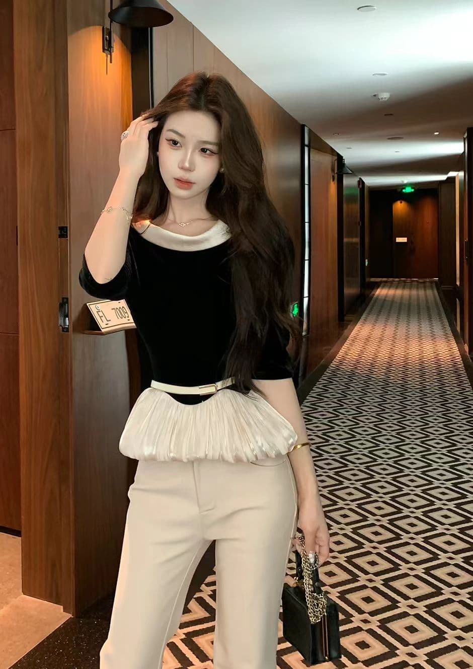 무지 리징 란 알고있다. 부드러운 디자인 센스 폴로 칼라 벨벳 패치워크 꽃밭 진자 맨위 부츠컷 긴 바지 세트 상세 이미지 2
