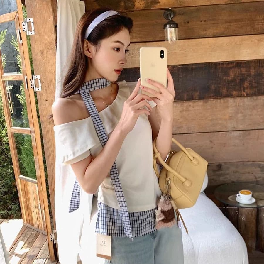있음 선적 40 사람들 면 불규칙 오프숄더 반팔 티셔츠 여성 여름 체크무늬 패치워크 슬림해 보이는 비스듬한 어깨 의류 이미지 4