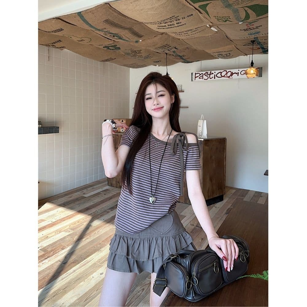 있음 선적 대나무 마디 스트라이프 비스듬한 어깨 반팔 티셔츠 여성 여름 몸매 가꾸기 슬림해 보이는 스트랩 오프숄더 배색 핫걸 맨위 이미지 4