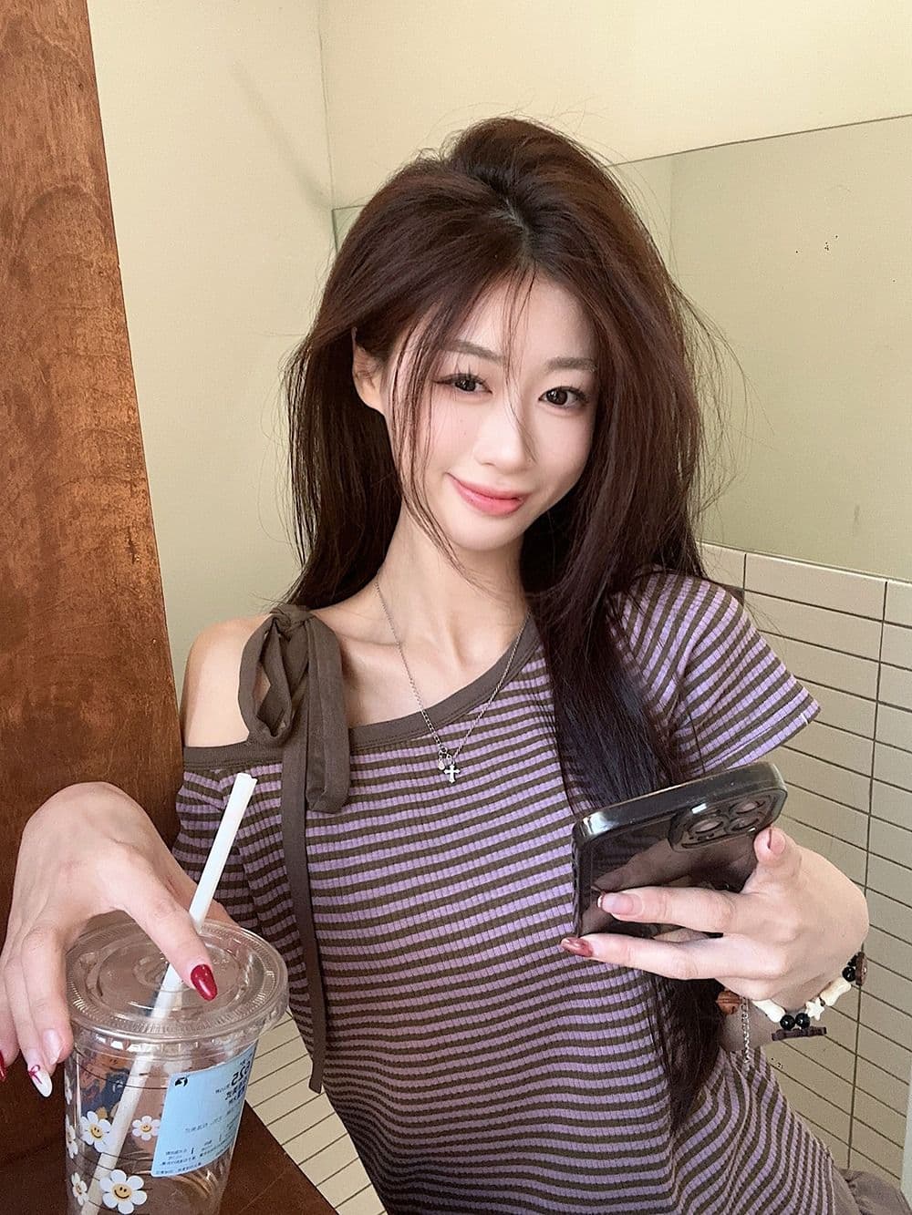 있음 선적 대나무 마디 스트라이프 비스듬한 어깨 반팔 티셔츠 여성 여름 몸매 가꾸기 슬림해 보이는 스트랩 오프숄더 배색 핫걸 맨위 상세 이미지 10