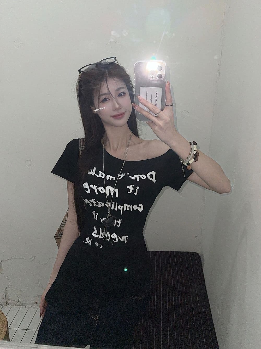 있음 선적 원본 와 사고 방식 알파벳 프린트 비스듬한 어깨 반팔 티셔츠 여성 여름 디자인 센스 허리 수축 오프숄더 맨위 이미지 3