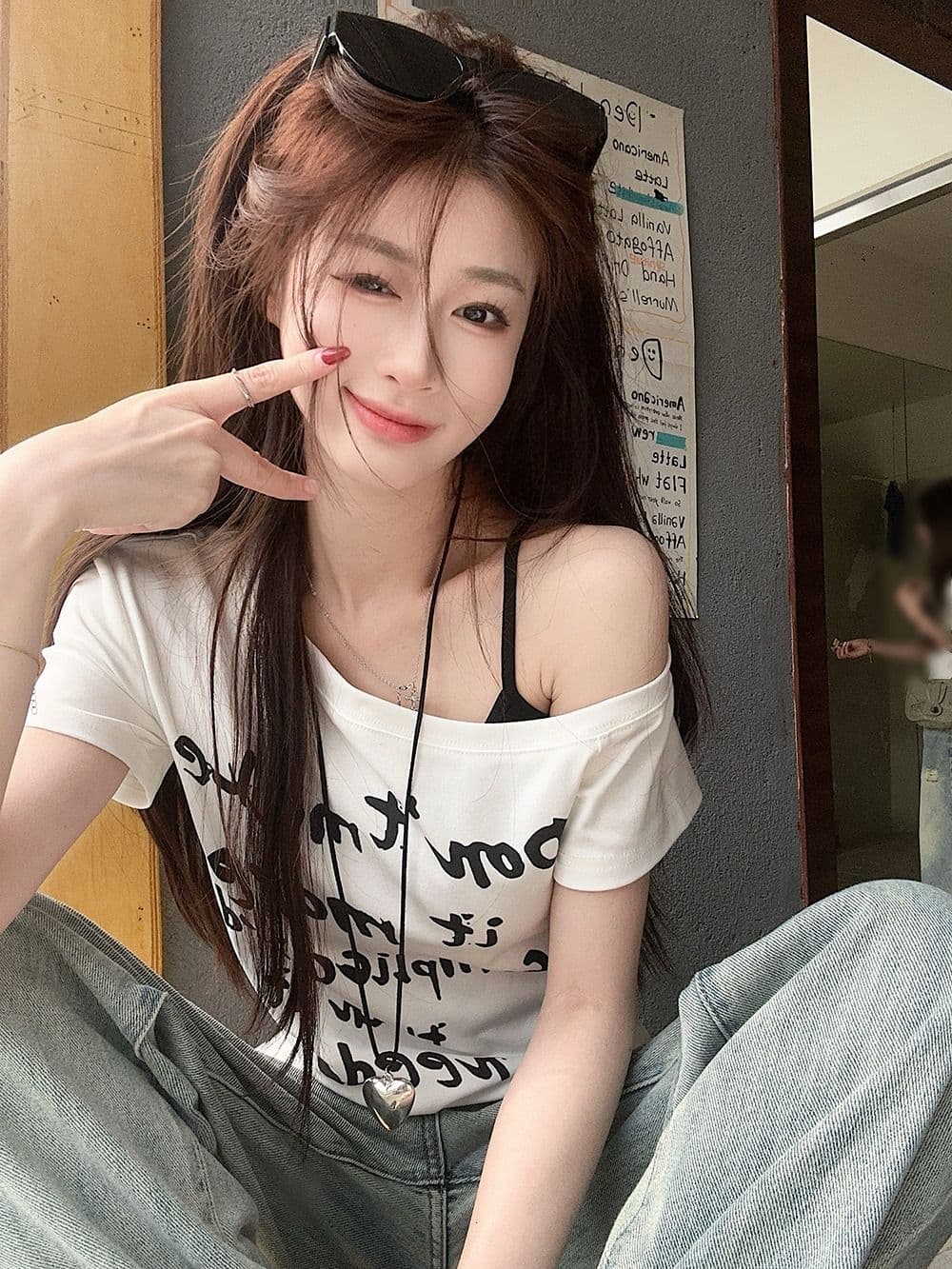 있음 선적 원본 와 사고 방식 알파벳 프린트 비스듬한 어깨 반팔 티셔츠 여성 여름 디자인 센스 허리 수축 오프숄더 맨위 상세 이미지 5