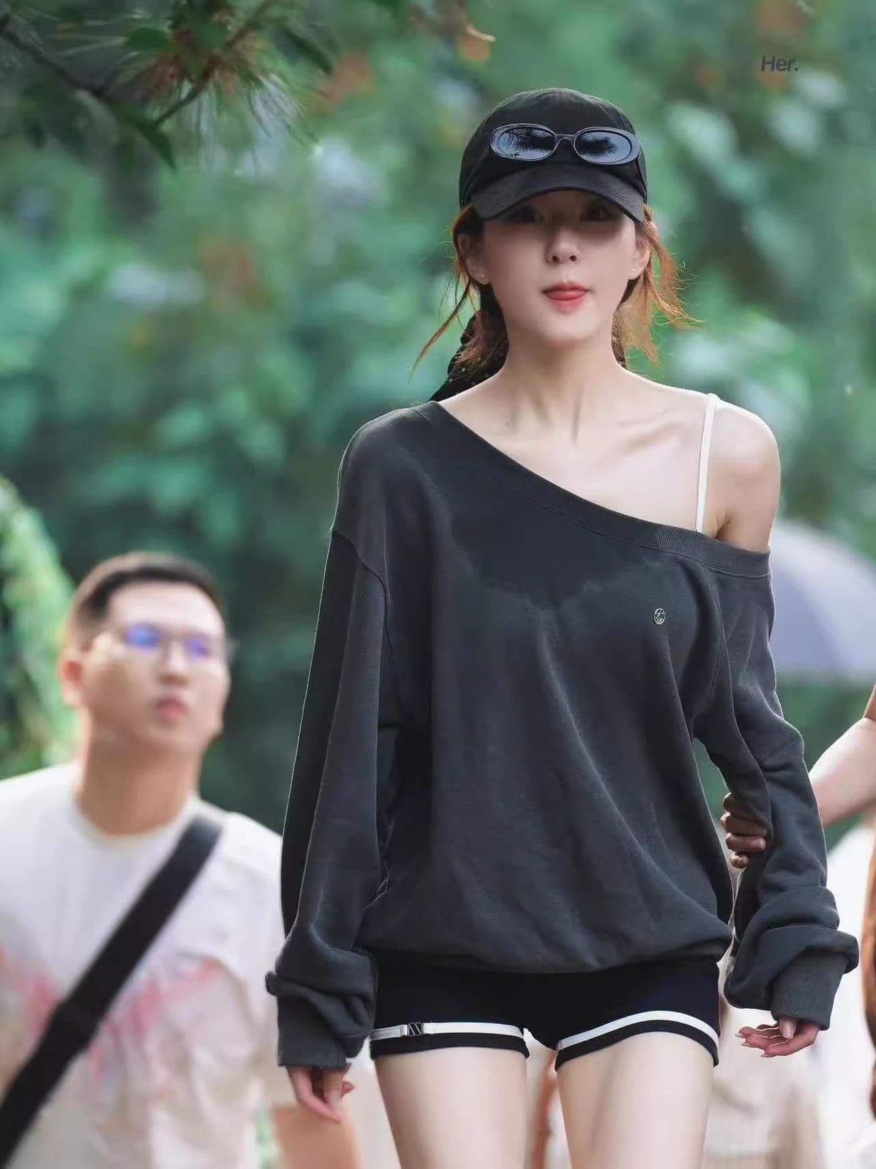 원본 레트로 비스듬한 어깨 오프숄더 가을 새로운 루즈핏 풀오버 스웨트셔츠 긴팔 패션 느긋한 느슨함 센스 맨위