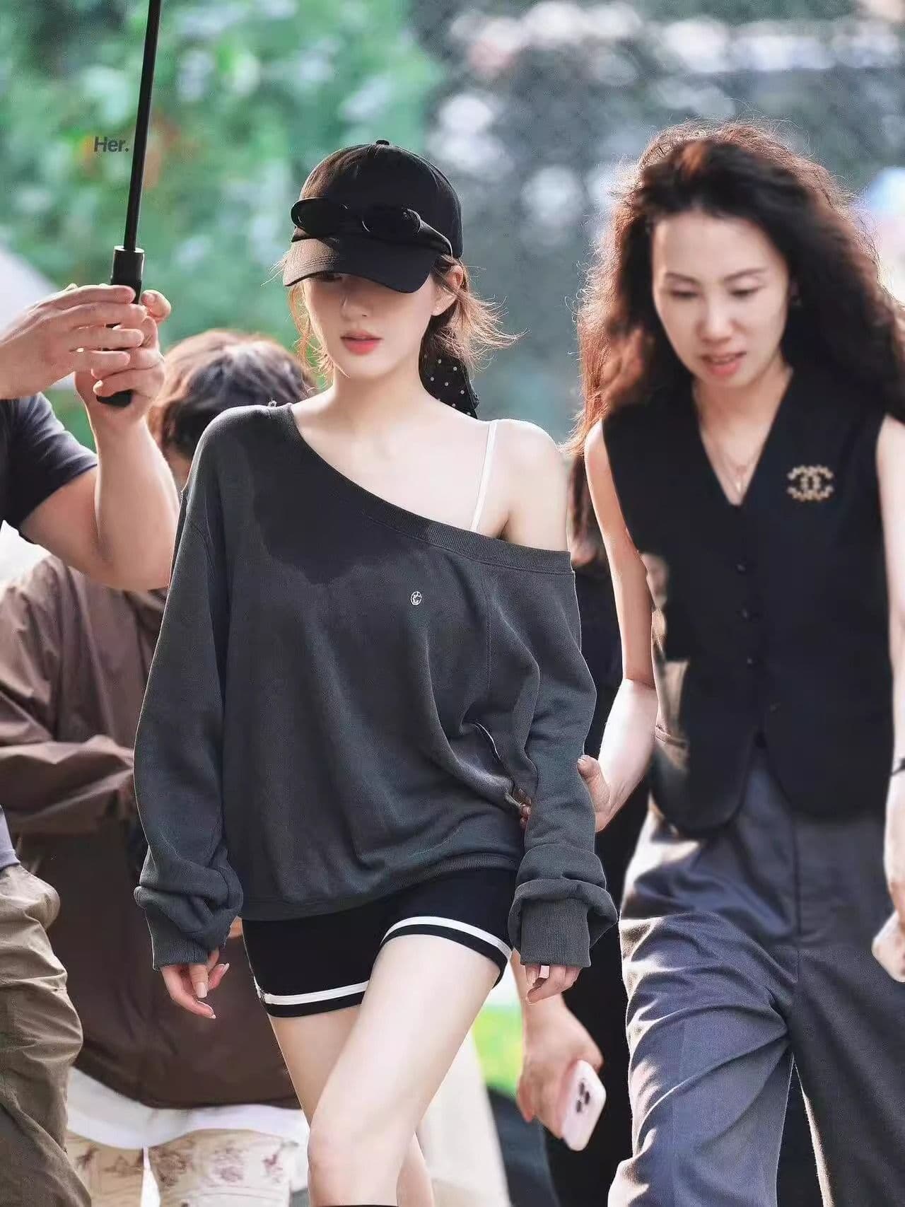 원본 레트로 비스듬한 어깨 오프숄더 가을 새로운 루즈핏 풀오버 스웨트셔츠 긴팔 패션 느긋한 느슨함 센스 맨위 상세 이미지 8