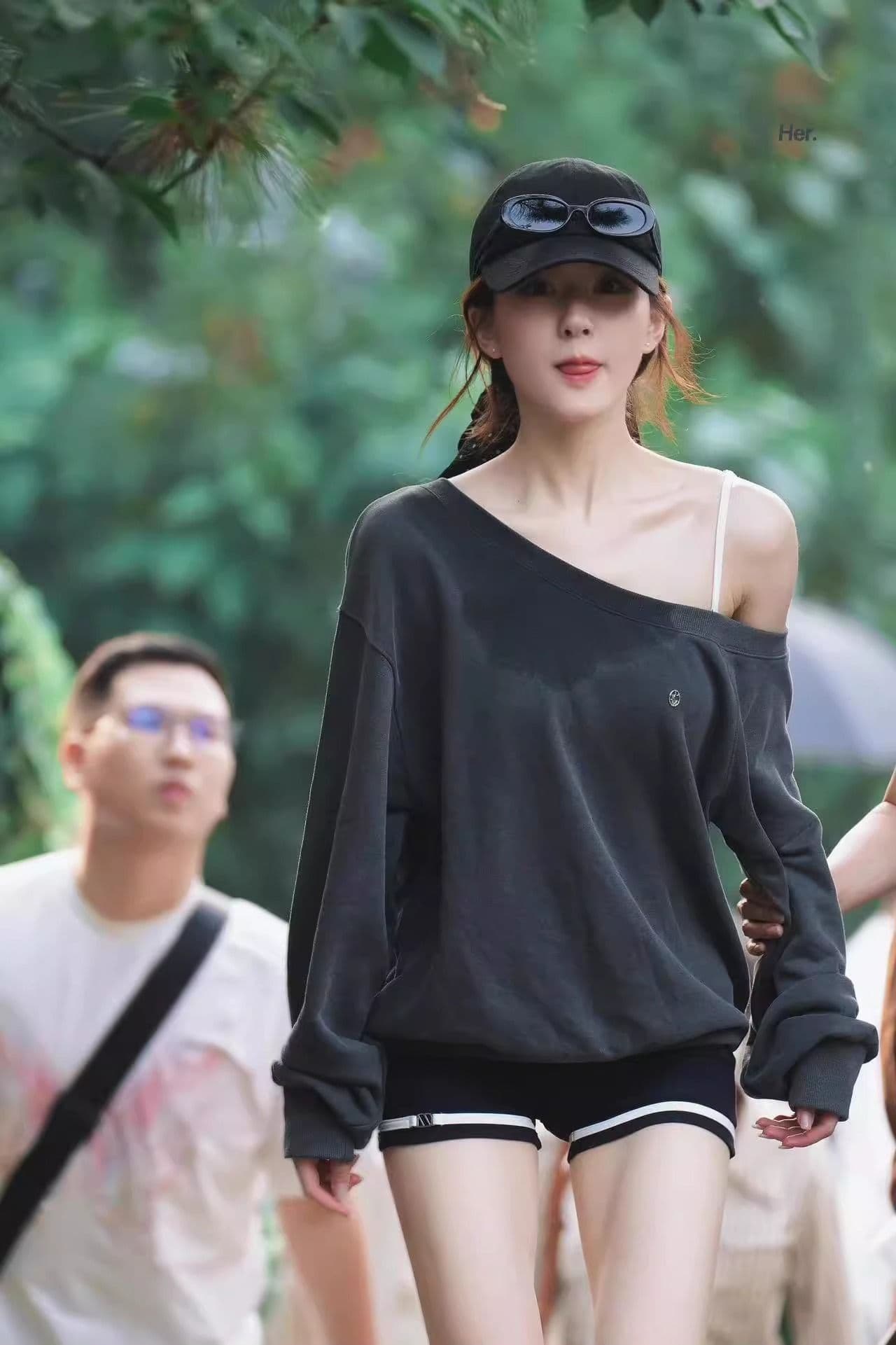 원본 레트로 비스듬한 어깨 오프숄더 가을 새로운 루즈핏 풀오버 스웨트셔츠 긴팔 패션 느긋한 느슨함 센스 맨위 상세 이미지 12