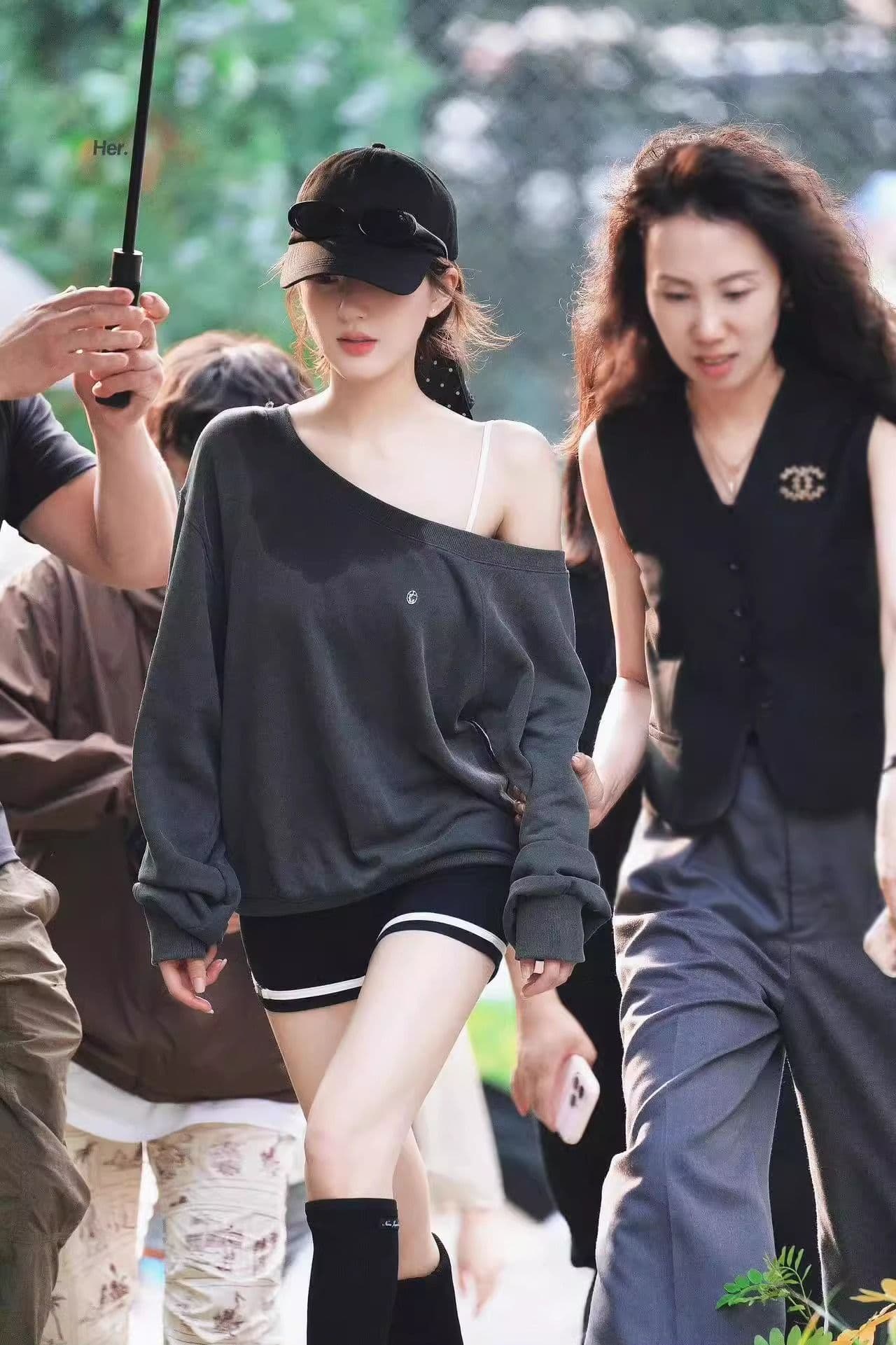 원본 레트로 비스듬한 어깨 오프숄더 가을 새로운 루즈핏 풀오버 스웨트셔츠 긴팔 패션 느긋한 느슨함 센스 맨위 상세 이미지 13