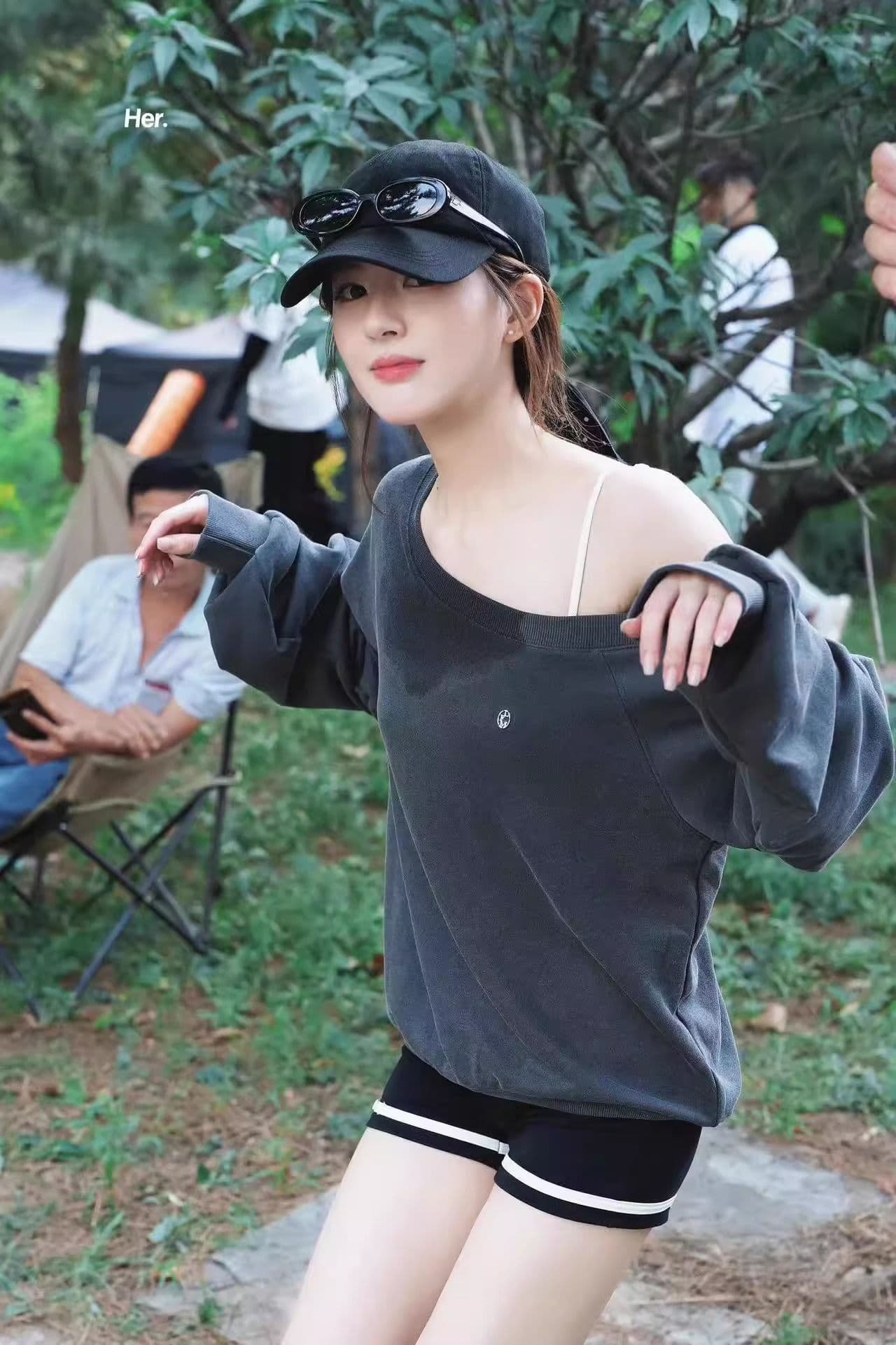 원본 레트로 비스듬한 어깨 오프숄더 가을 새로운 루즈핏 풀오버 스웨트셔츠 긴팔 패션 느긋한 느슨함 센스 맨위 상세 이미지 14