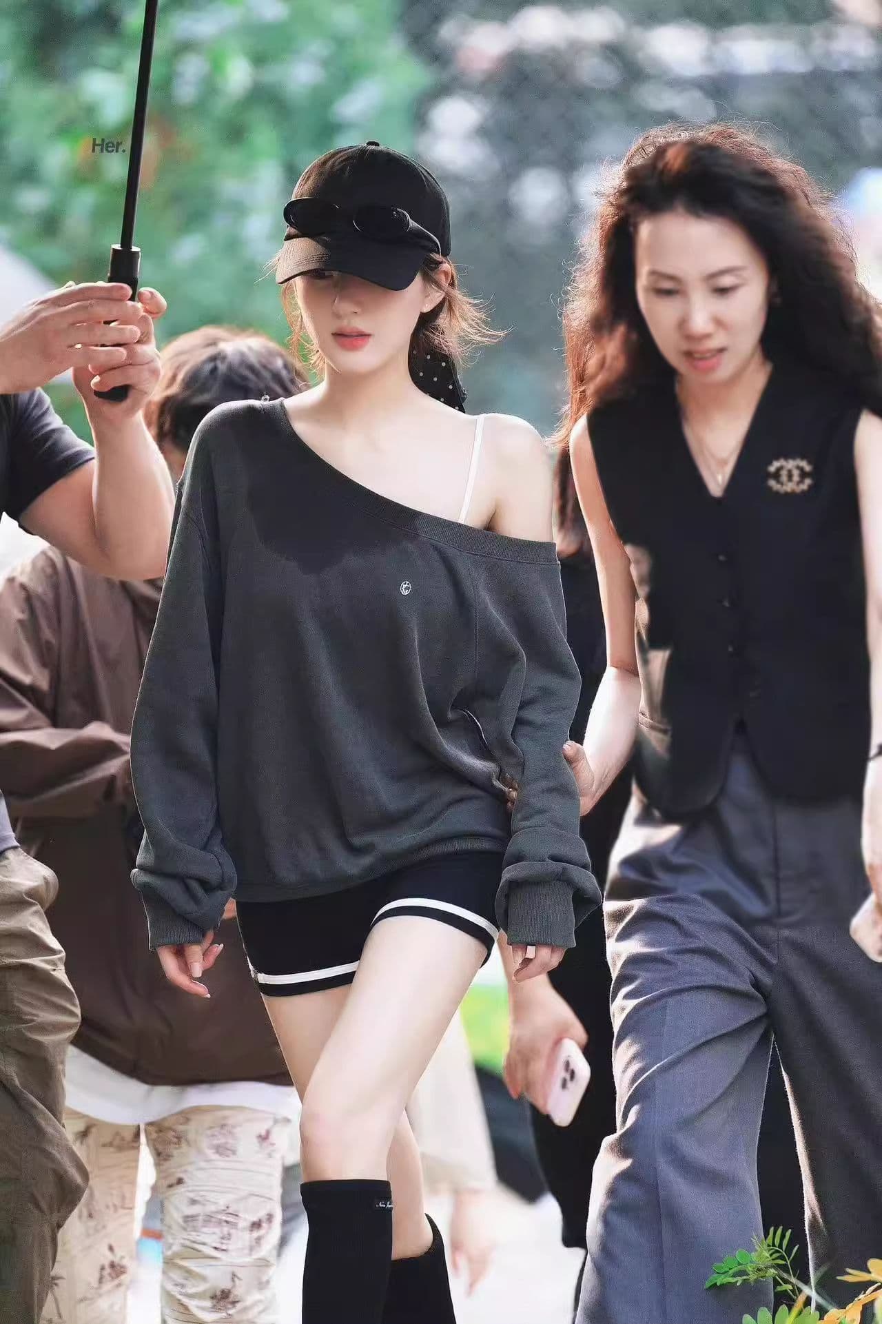 원본 레트로 비스듬한 어깨 오프숄더 가을 새로운 루즈핏 풀오버 스웨트셔츠 긴팔 패션 느긋한 느슨함 센스 맨위 상세 이미지 17