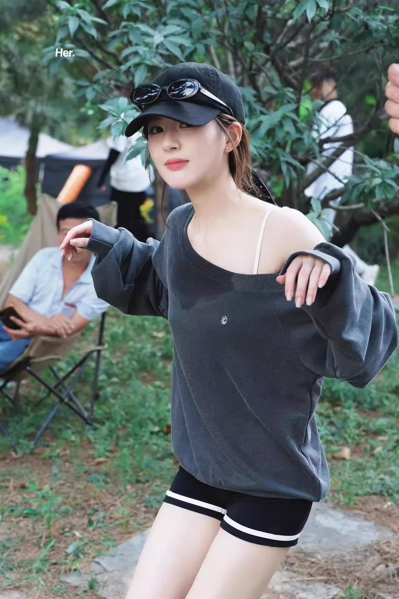 원본 레트로 비스듬한 어깨 오프숄더 가을 새로운 루즈핏 풀오버 스웨트셔츠 긴팔 패션 느긋한 느슨함 센스 맨위 상세 이미지 19