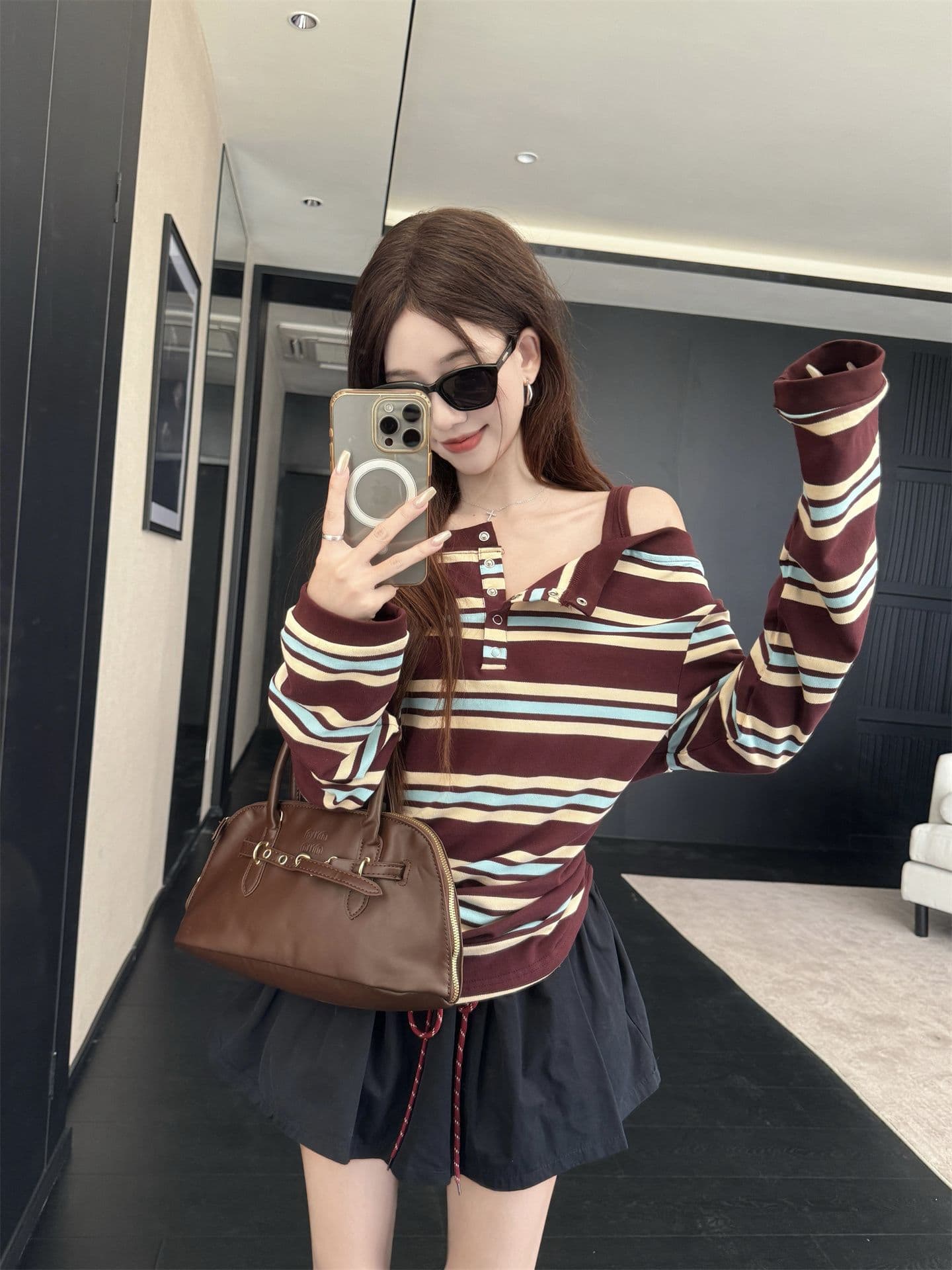 있음 선적 원본 품질 한 부서 배색 스트라이프 패치워크 오프숄더 긴팔 티셔츠 여성 가을 Chic 맨위 상세 이미지 3