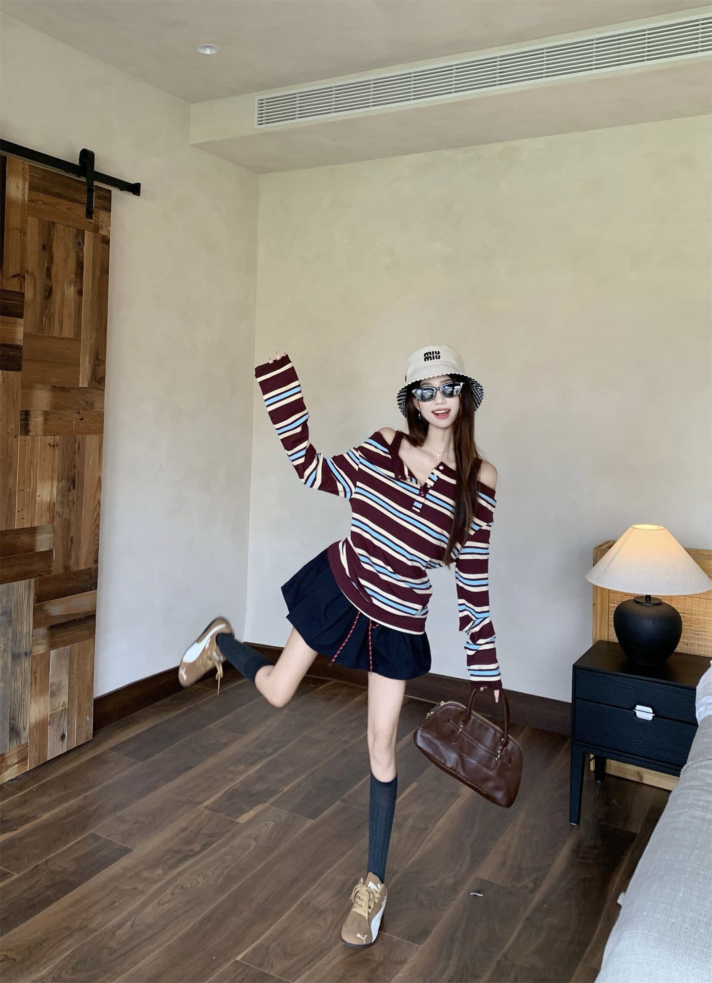 있음 선적 원본 품질 한 부서 배색 스트라이프 패치워크 오프숄더 긴팔 티셔츠 여성 가을 Chic 맨위 상세 이미지 8