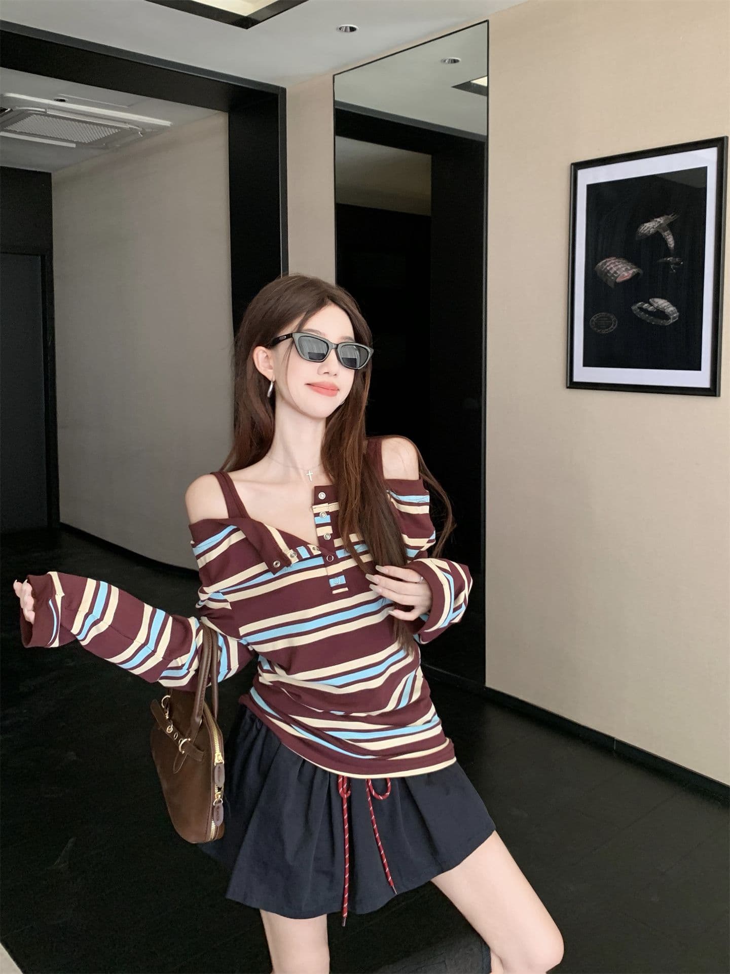 있음 선적 원본 품질 한 부서 배색 스트라이프 패치워크 오프숄더 긴팔 티셔츠 여성 가을 Chic 맨위 상세 이미지 10