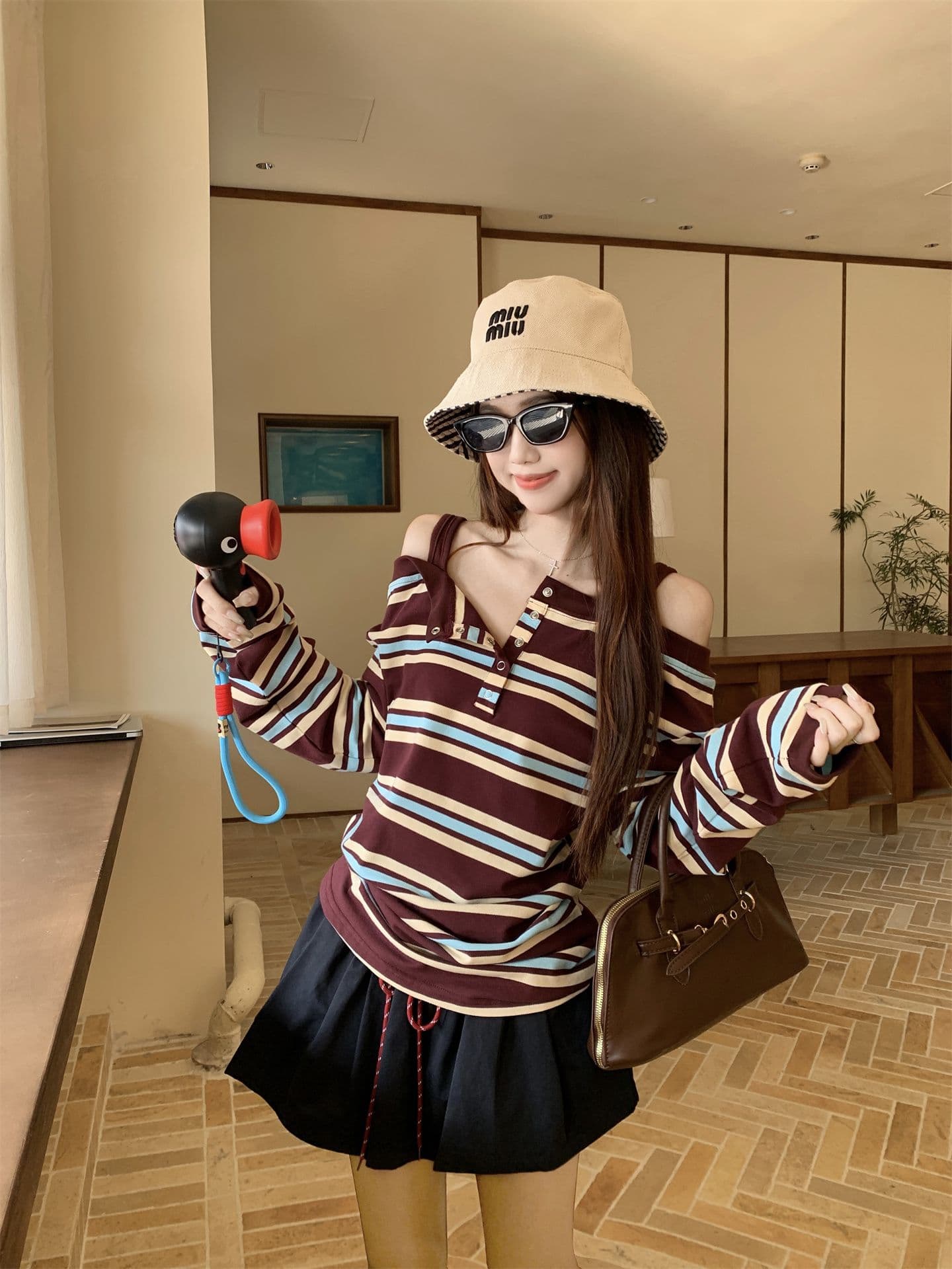 있음 선적 원본 품질 한 부서 배색 스트라이프 패치워크 오프숄더 긴팔 티셔츠 여성 가을 Chic 맨위 상세 이미지 13