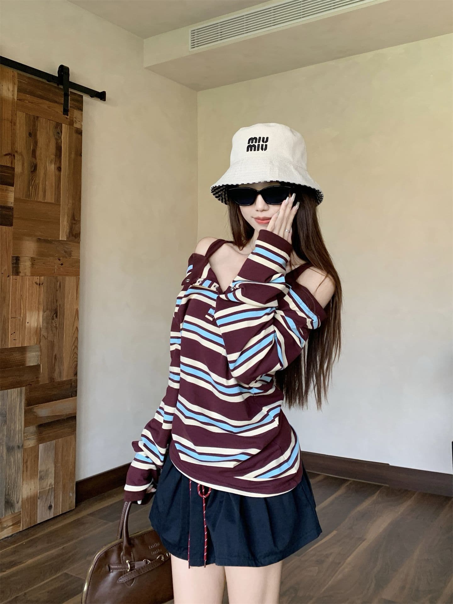 있음 선적 원본 품질 한 부서 배색 스트라이프 패치워크 오프숄더 긴팔 티셔츠 여성 가을 Chic 맨위 상세 이미지 16