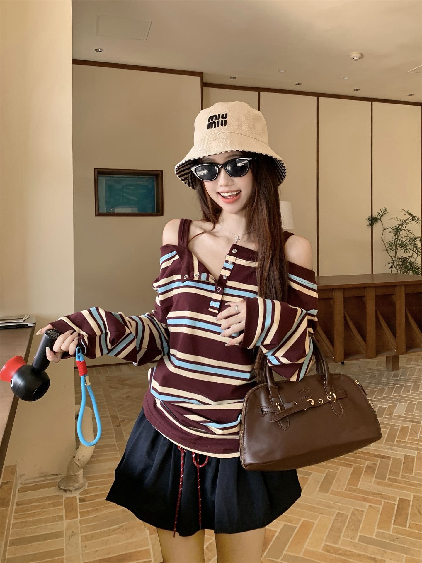 있음 선적 원본 품질 한 부서 배색 스트라이프 패치워크 오프숄더 긴팔 티셔츠 여성 가을 Chic 맨위 상세 이미지 18