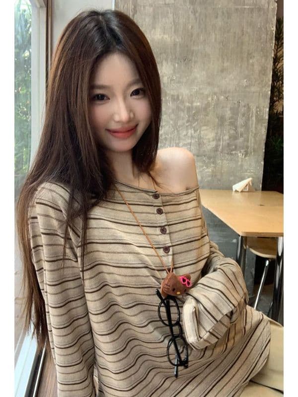 있음 선적 컬러 짜임 기사 배색 스트라이프 오프숄더 긴팔 티셔츠 여성 가을 디자인 센스 핫걸 오프숄더 맨위 이미지 2