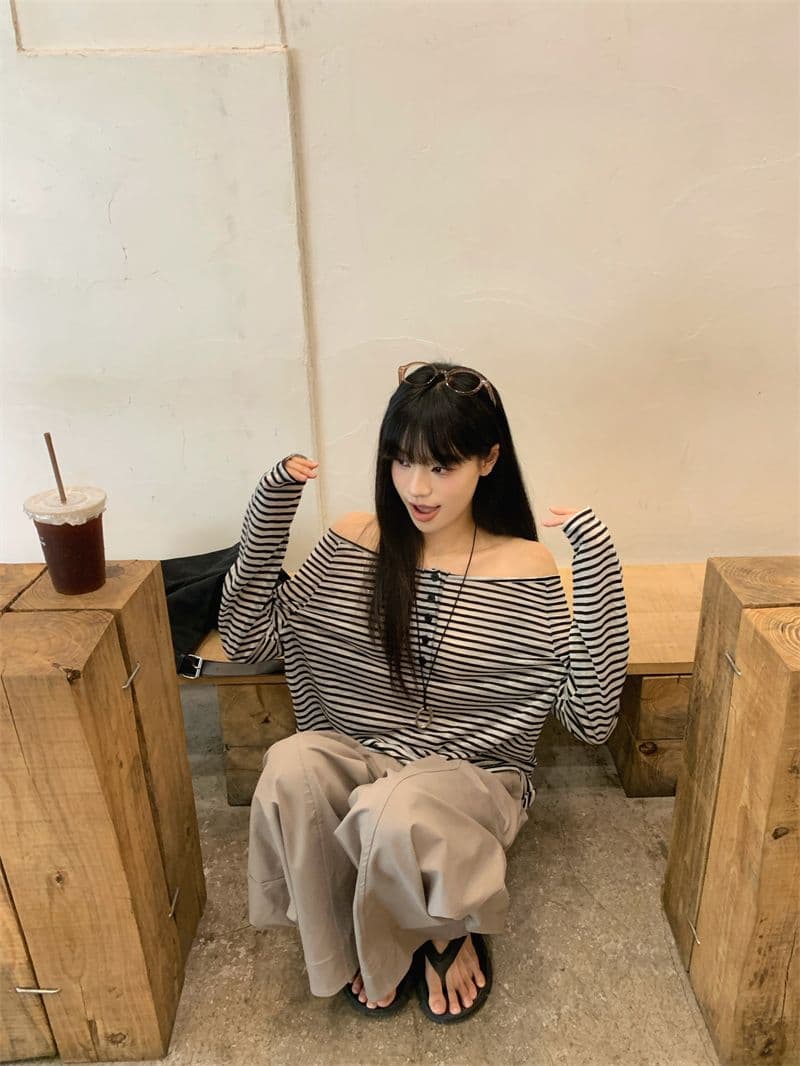 있음 선적 원본 것 느긋한 바람 배색 스트라이프 오프숄더 긴팔 티셔츠 여성 가을 루즈핏 얇은 스타일 맨위 상세 이미지 3