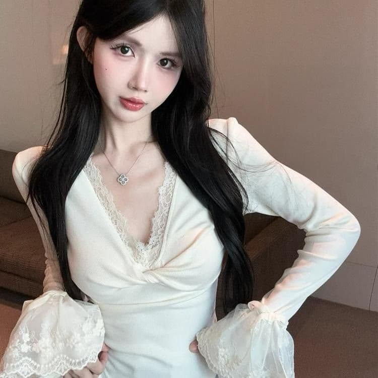 리브 De 플러시 레이스 조각 비틀림 V넥 긴팔 티셔츠 여성 나팔 소매 몸매 가꾸기 인사이드 가져 가라. 슬림해 보이는 기본 셔츠 이미지 2