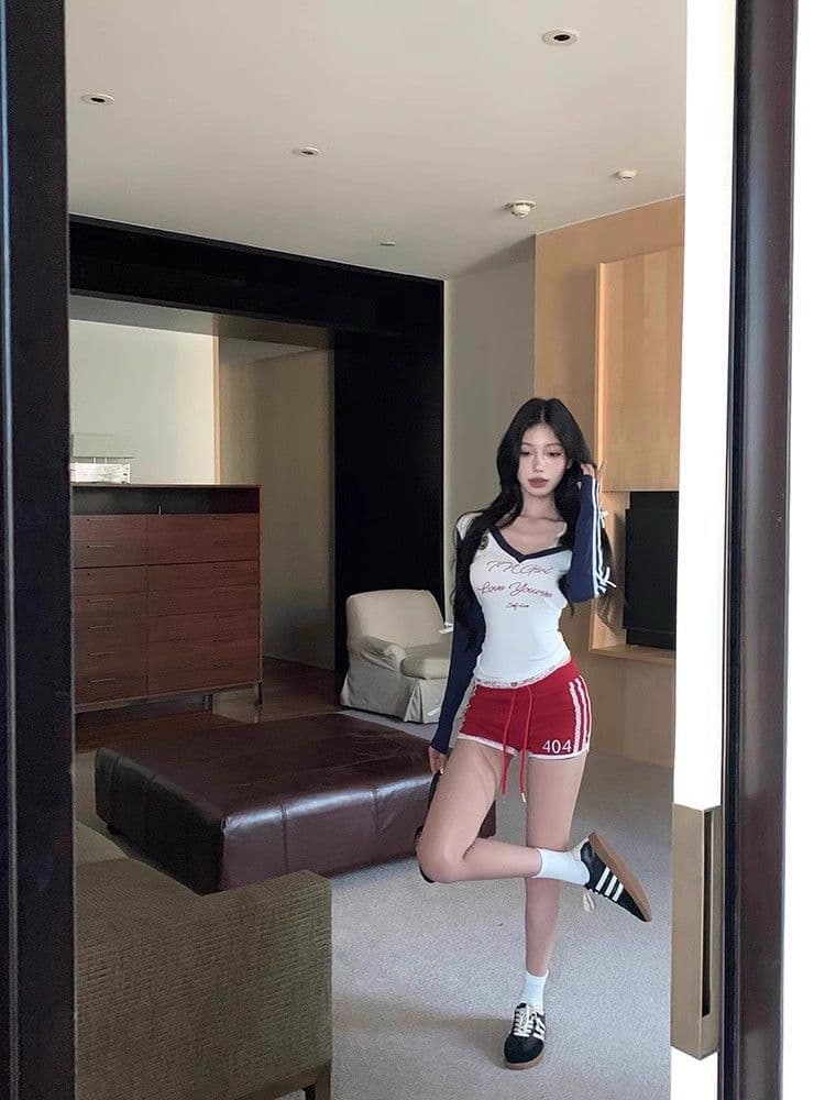 경관 그림 원본 것 알파벳 프린트 V넥 긴팔 티셔츠 한국 스타일 쇼트 스타일 기본 셔츠 맨위 상세 이미지 13