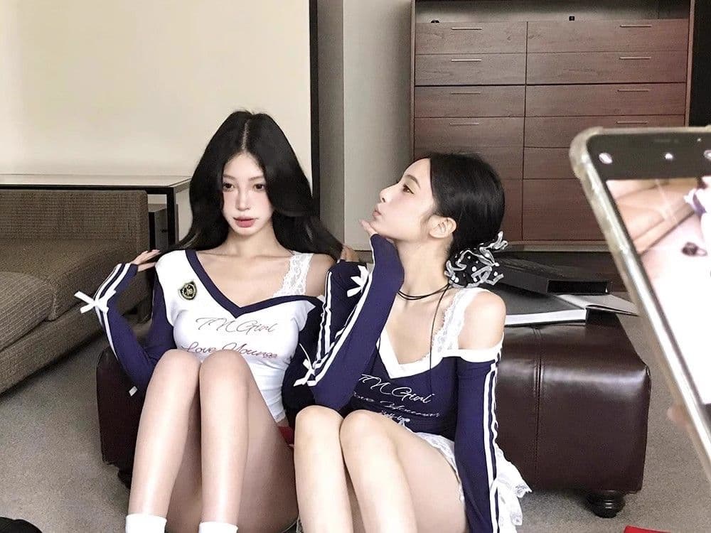 경관 그림 원본 것 알파벳 프린트 V넥 긴팔 티셔츠 한국 스타일 쇼트 스타일 기본 셔츠 맨위 상세 이미지 22