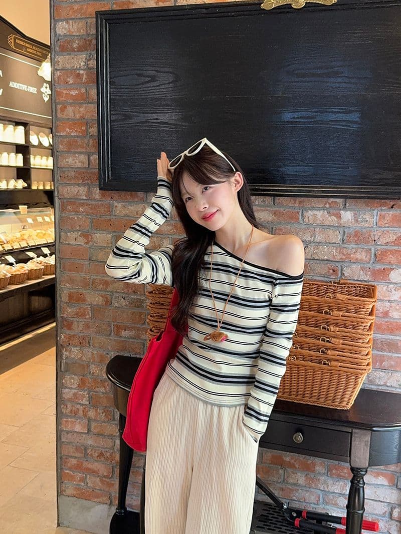 원본 품질 대외 무역 한국 스타일 새로운 배색 스트라이프 긴팔 티셔츠 여성 가을 비스듬한 어깨 학생 몸매 가꾸기 맨위 상세 이미지 2
