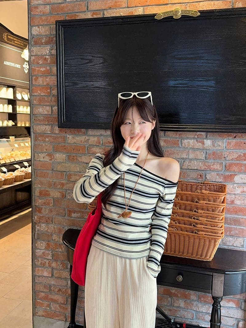 원본 품질 대외 무역 한국 스타일 새로운 배색 스트라이프 긴팔 티셔츠 여성 가을 비스듬한 어깨 학생 몸매 가꾸기 맨위 상세 이미지 3