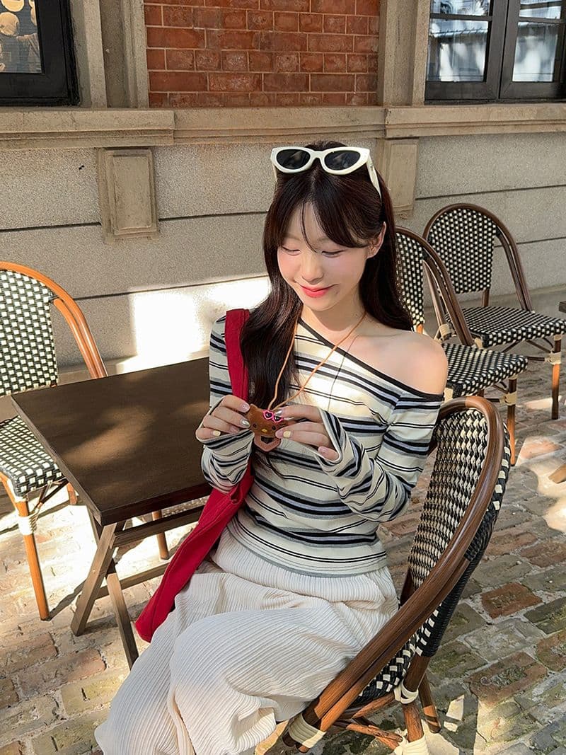 원본 품질 대외 무역 한국 스타일 새로운 배색 스트라이프 긴팔 티셔츠 여성 가을 비스듬한 어깨 학생 몸매 가꾸기 맨위 상세 이미지 5