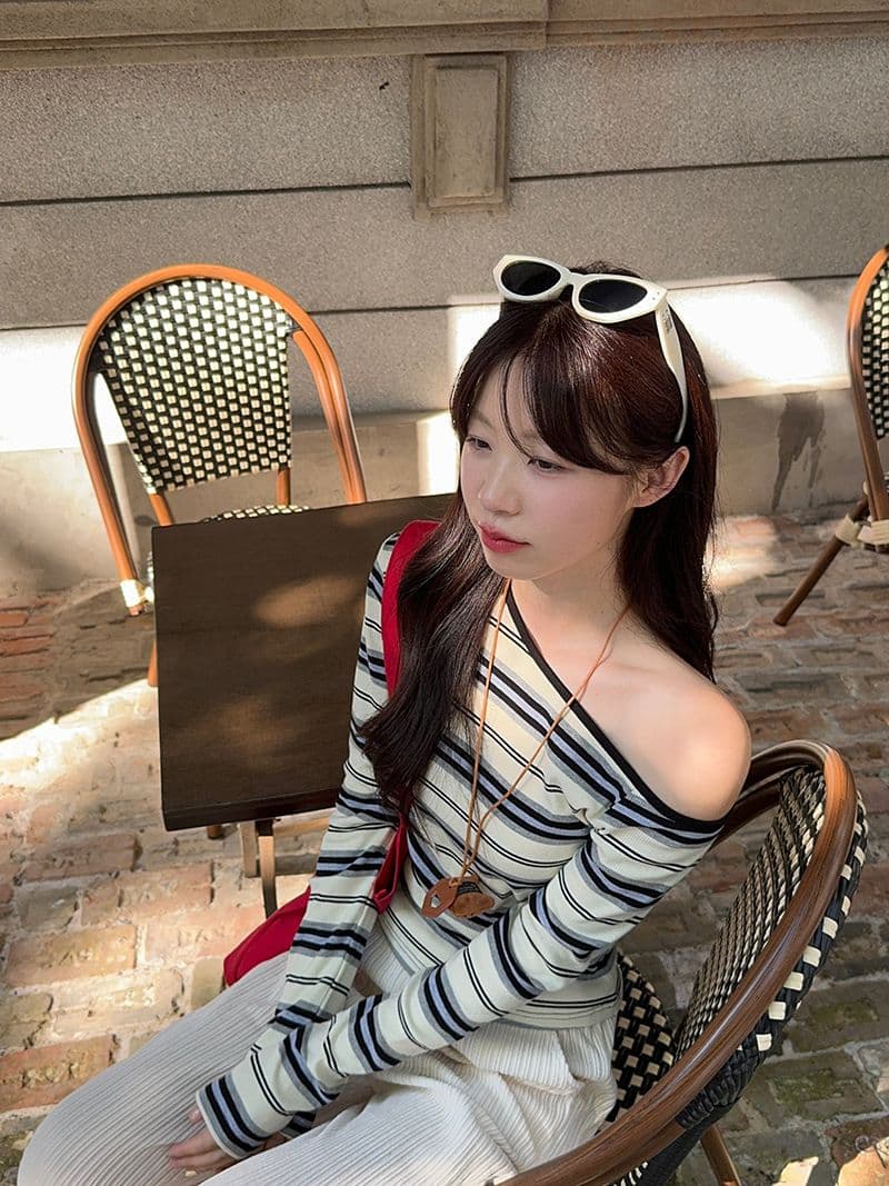 원본 품질 대외 무역 한국 스타일 새로운 배색 스트라이프 긴팔 티셔츠 여성 가을 비스듬한 어깨 학생 몸매 가꾸기 맨위 상세 이미지 6