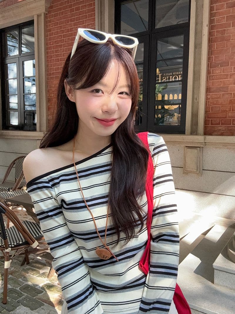 원본 품질 대외 무역 한국 스타일 새로운 배색 스트라이프 긴팔 티셔츠 여성 가을 비스듬한 어깨 학생 몸매 가꾸기 맨위 상세 이미지 9