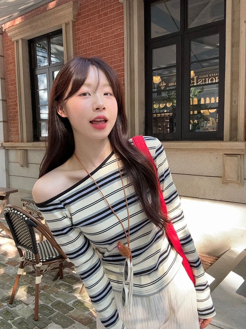 원본 품질 대외 무역 한국 스타일 새로운 배색 스트라이프 긴팔 티셔츠 여성 가을 비스듬한 어깨 학생 몸매 가꾸기 맨위 상세 이미지 10